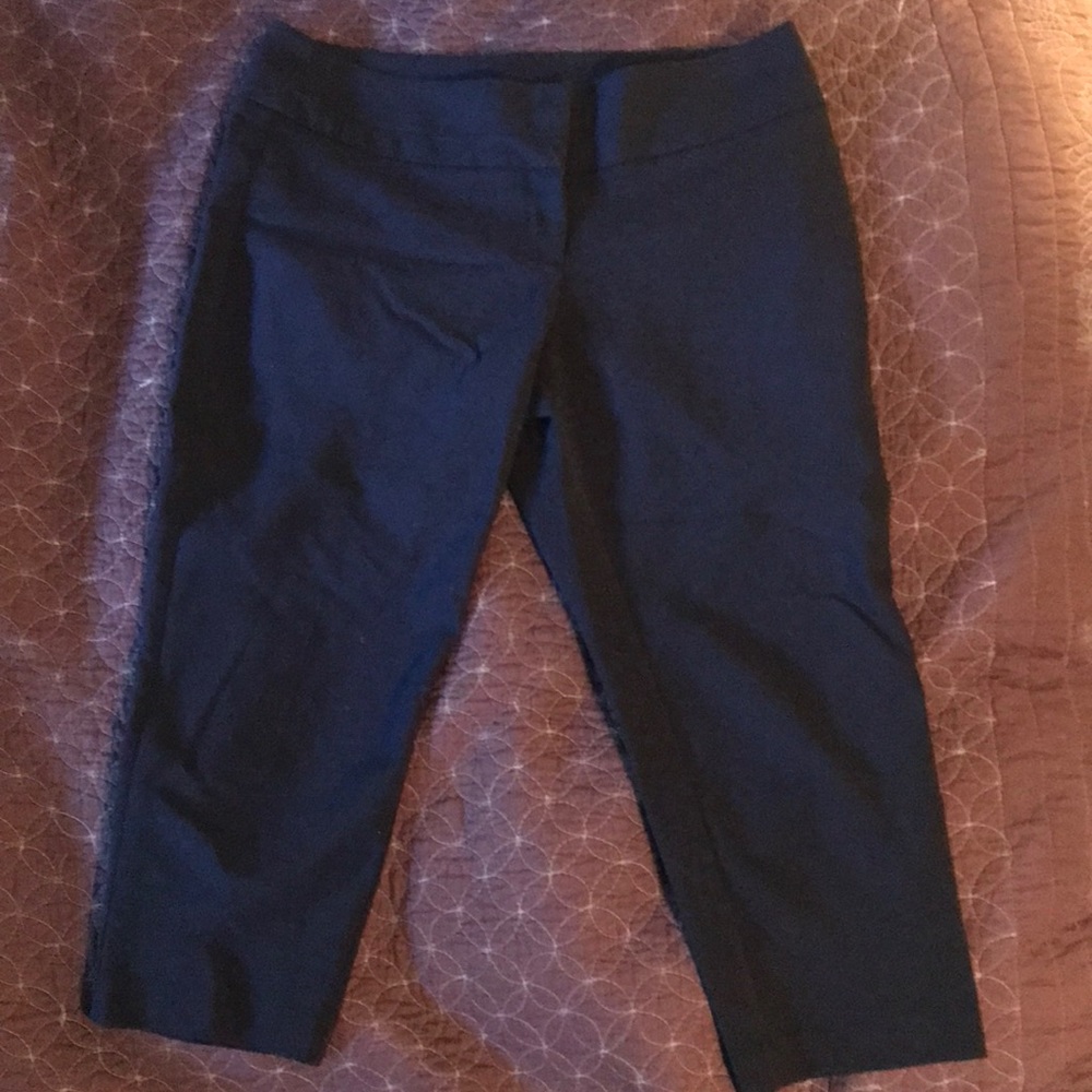 Black capris